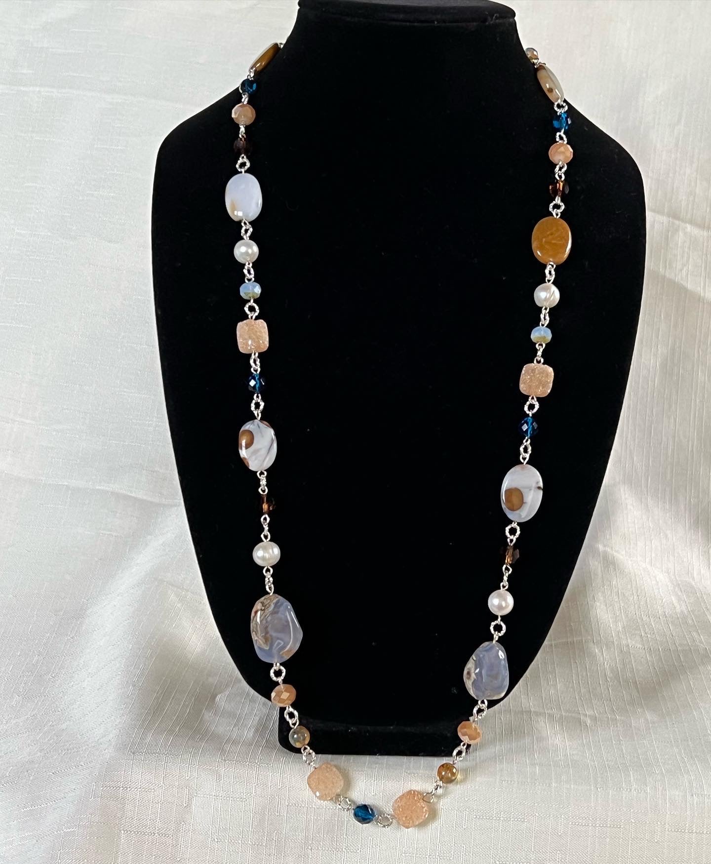 Polkadot chalcedony and pearl necklace